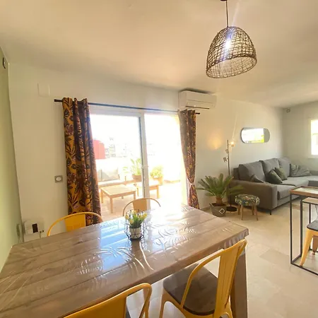 Penthouse With Spacious Surrounding Terrace * Κάλπε