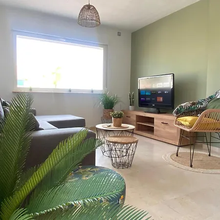 Διαμέρισμα Penthouse With Spacious Surrounding Terrace *