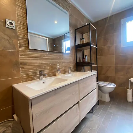 Penthouse With Spacious Surrounding Terrace Διαμέρισμα