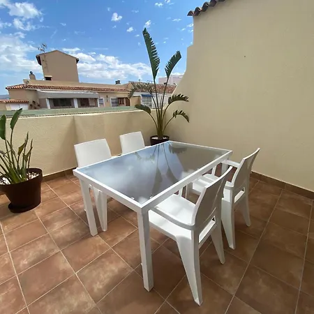 Penthouse With Spacious Surrounding Terrace 칼페